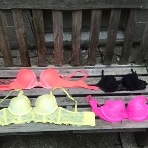 4 Victoria’s Secret Bras